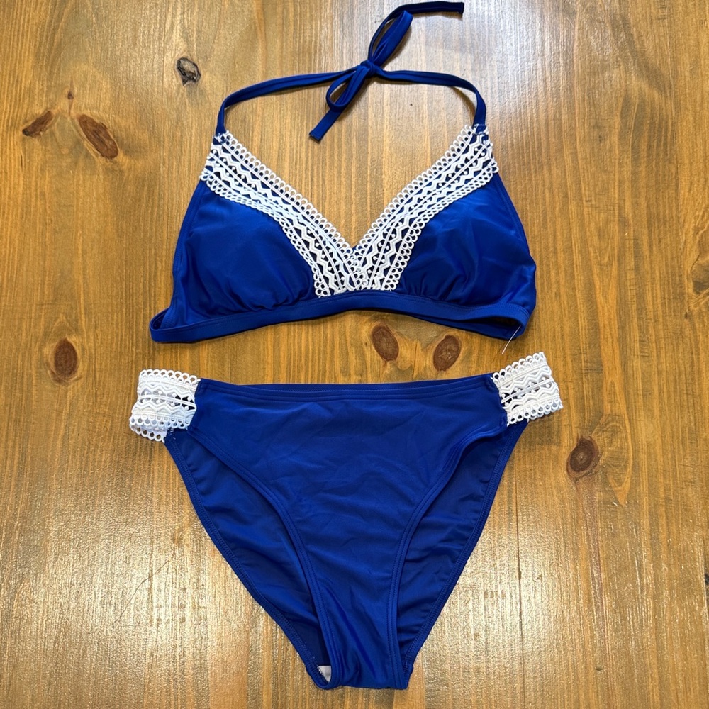 Two Piece blue with lace accent women’s swimsuit bikini - NWOT Large swimsuit